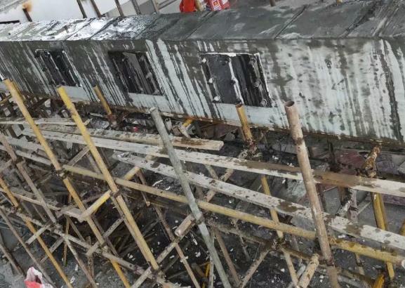 广场的包钢加固案例